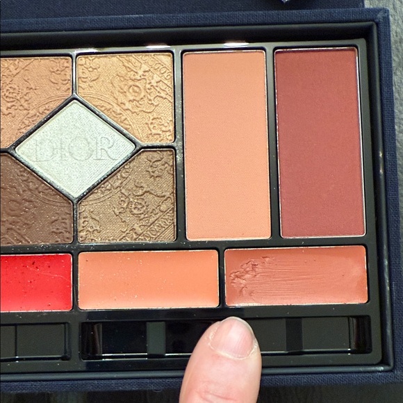 Dior Multi-Shade Makeup Palette with Mirror - Picture 6 of 8